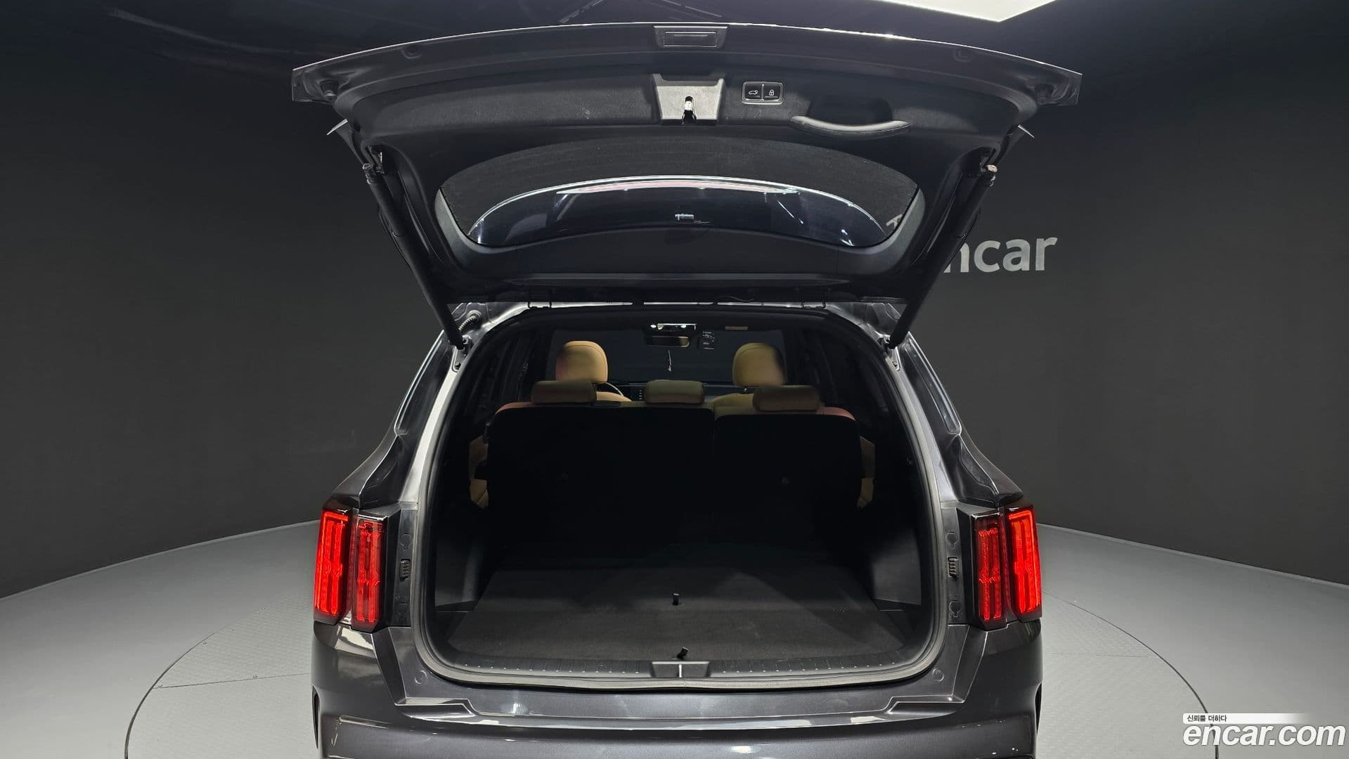 Main__Slider__Photo:Sorento Kia 2021.2-19