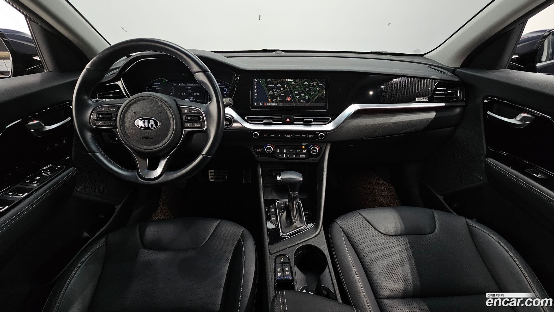 Main__Slider__Photo:Niro Kia 2020.1-6