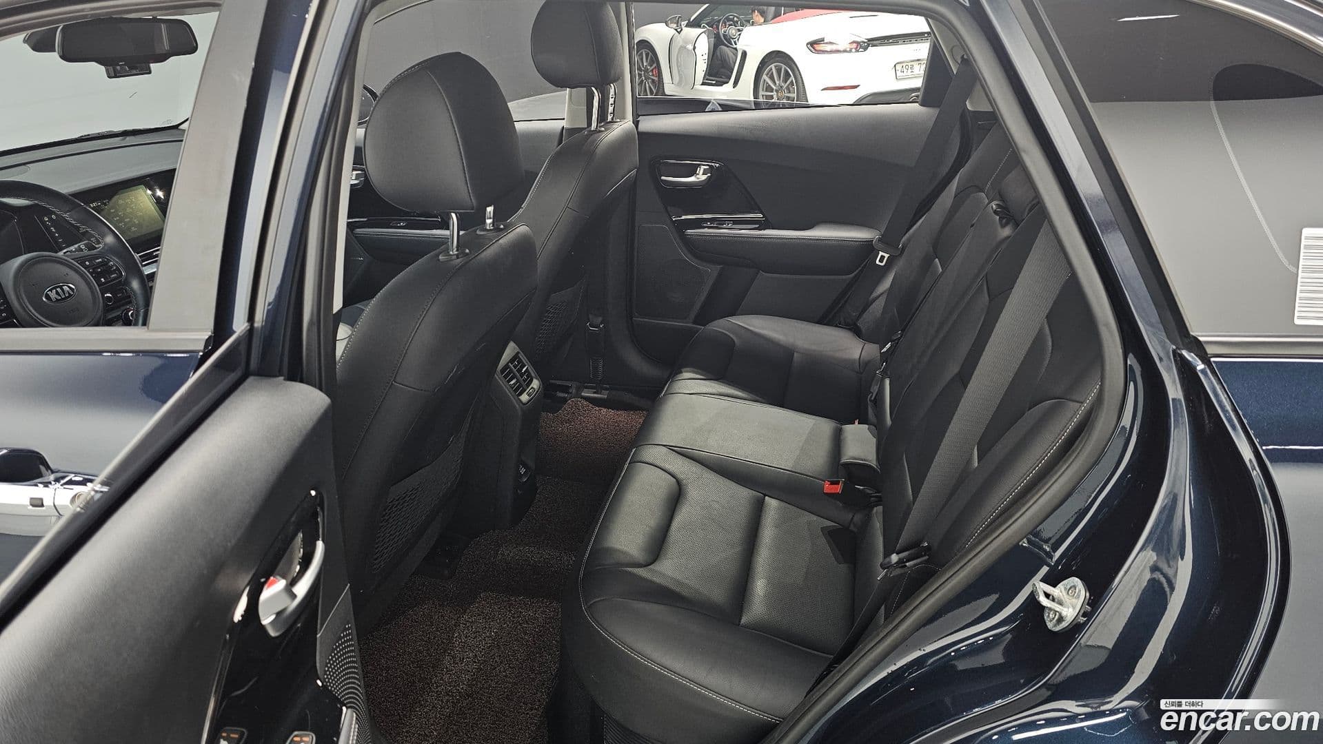 Main__Slider__Photo:Niro Kia 2020.1-11