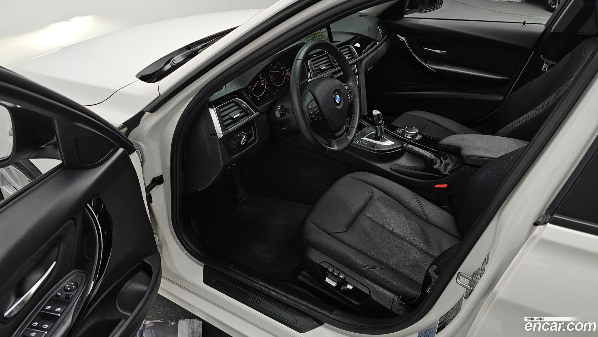 Main__Slider__Photo:3-Series BMW 2017.4-10