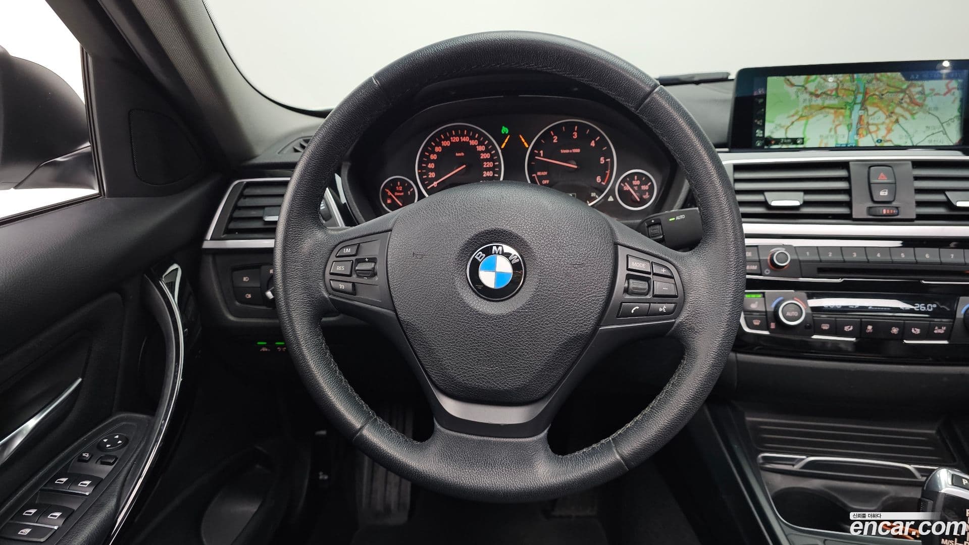 Main__Slider__Photo:3-Series BMW 2017.4-12