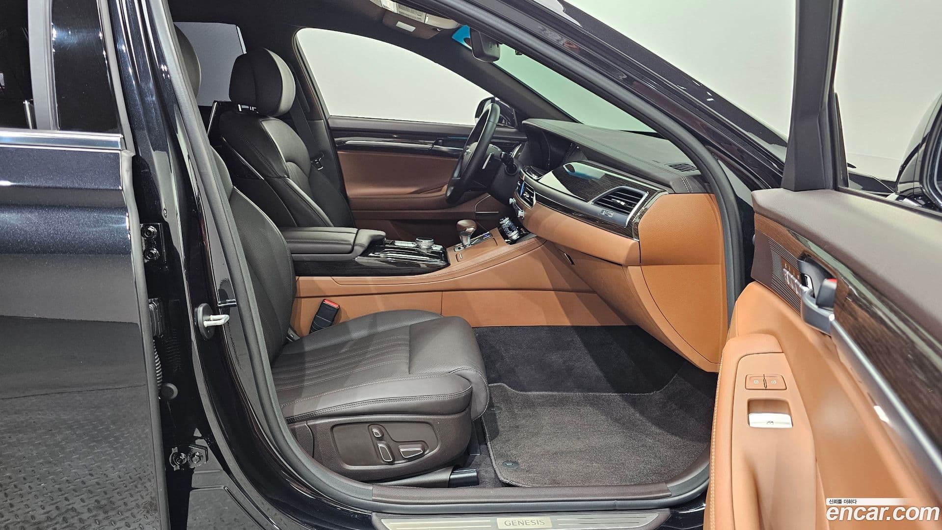 Main__Slider__Photo:G90 Genesis 2020.2-11