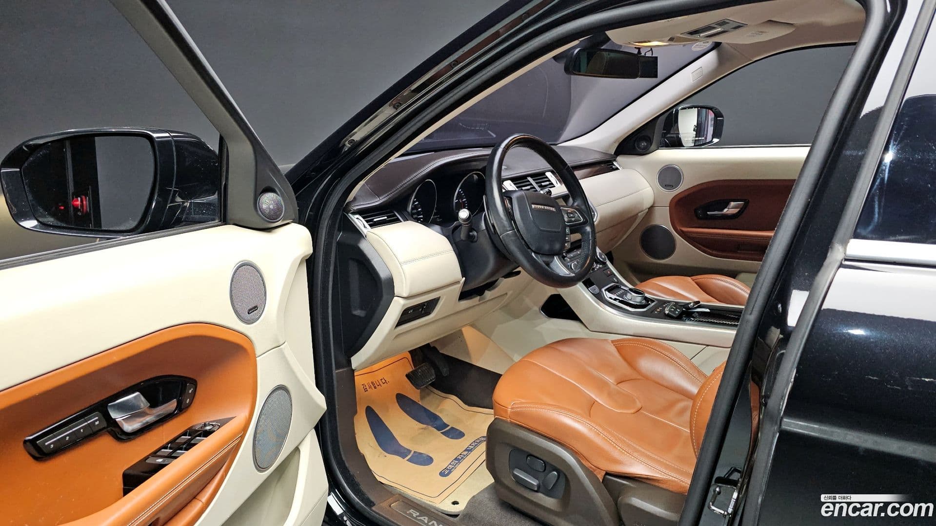 Main__Slider__Photo:Range Rover Evoque Land Rover 2013.8-9