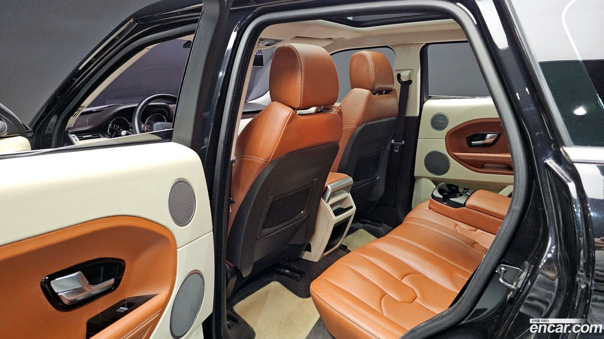 Main__Slider__Photo:Range Rover Evoque Land Rover 2013.8-10