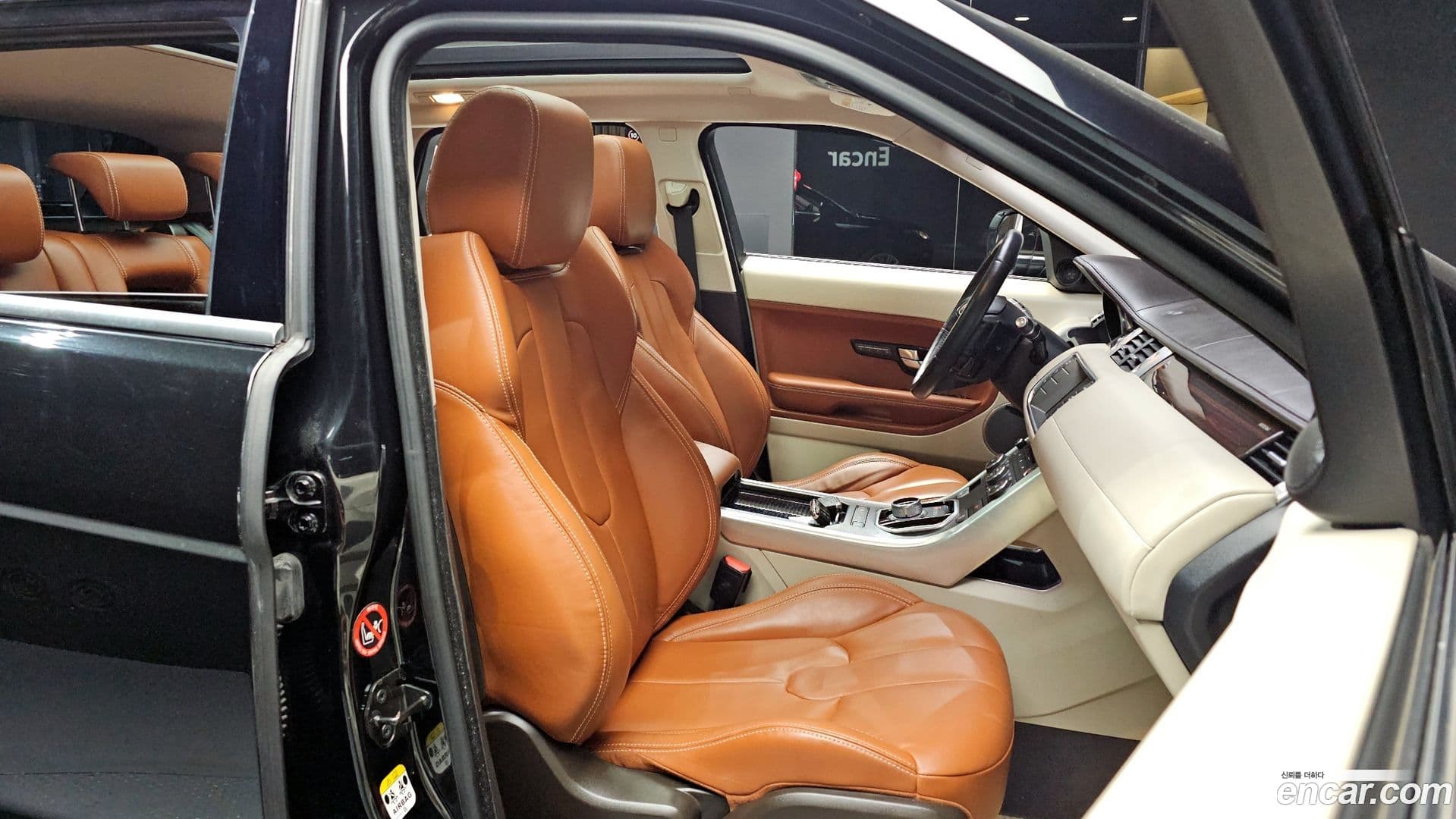 Main__Slider__Photo:Range Rover Evoque Land Rover 2013.8-11