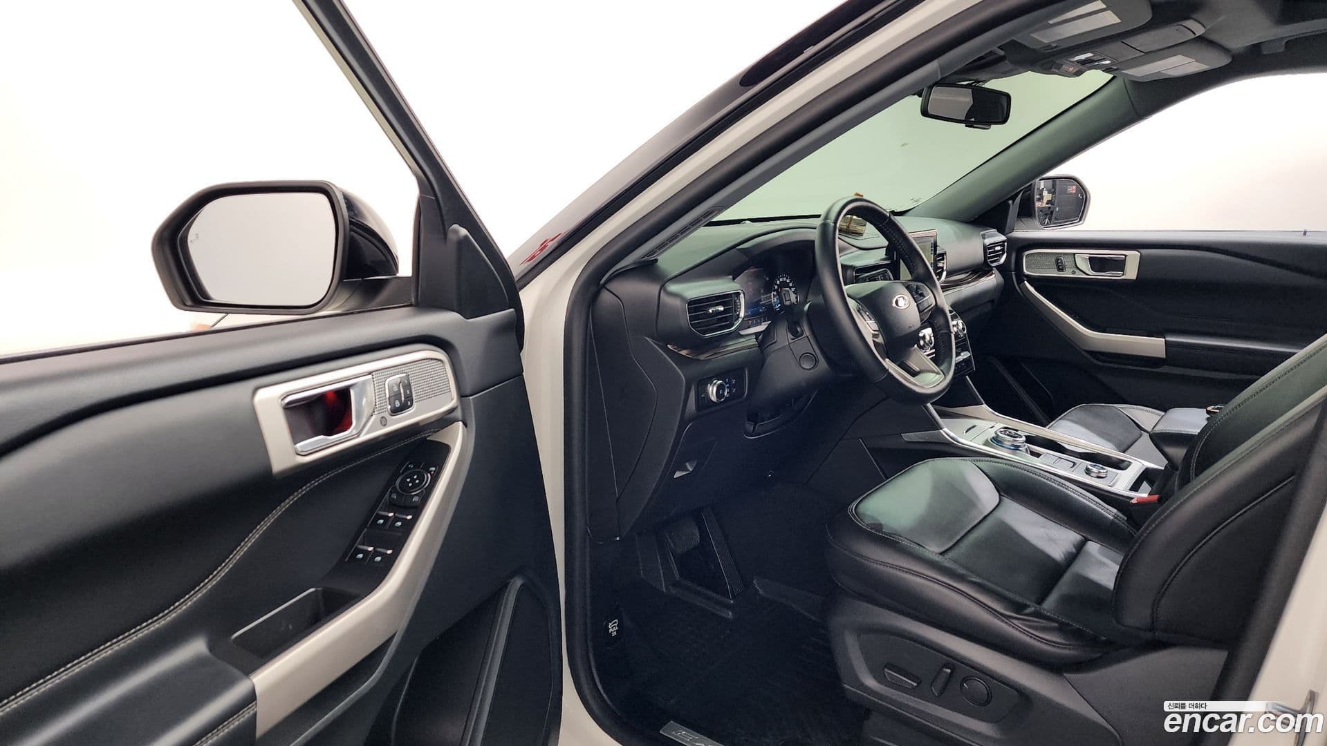 Main__Slider__Photo:Explorer Ford 2023.10-9