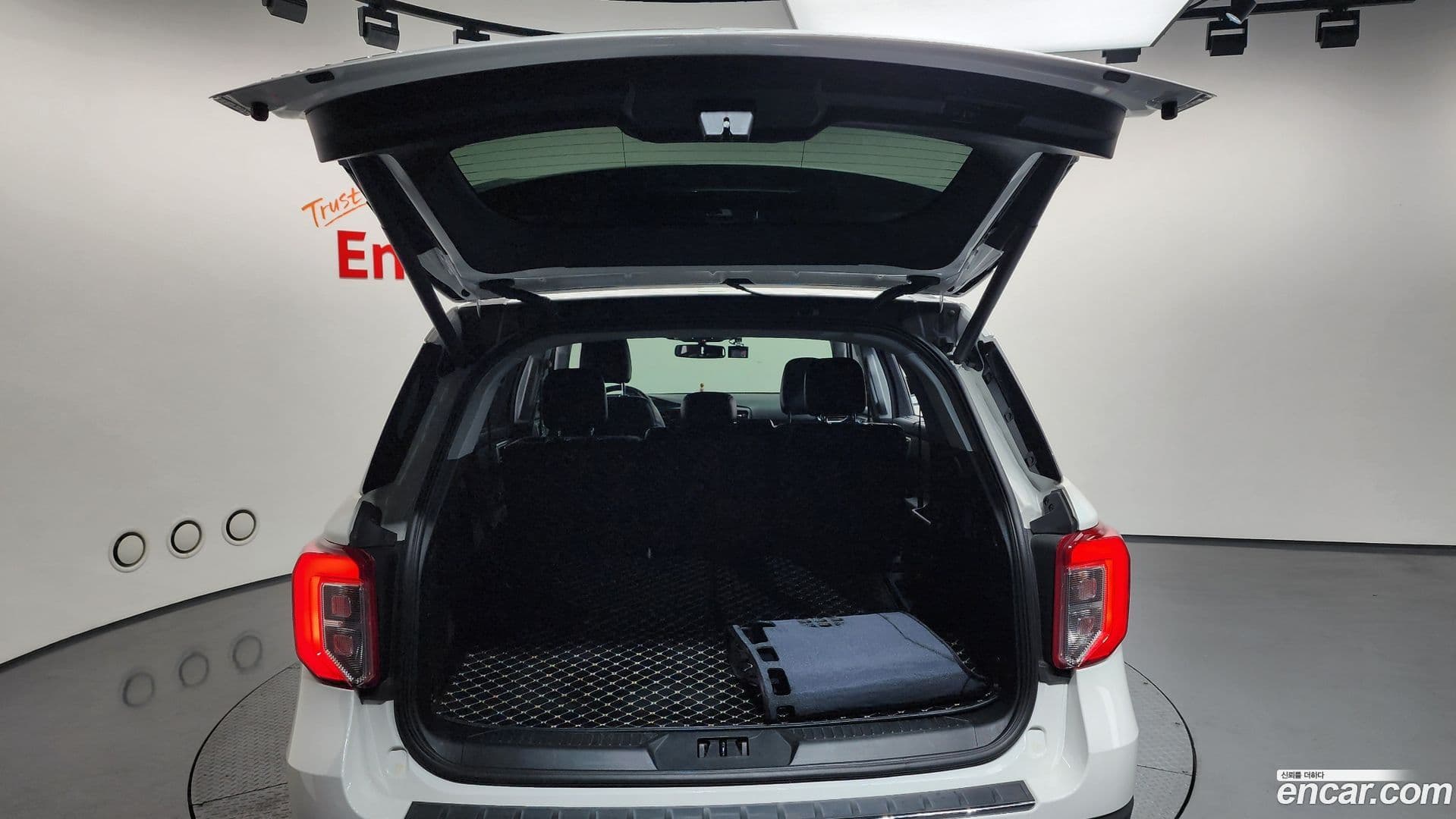 Main__Slider__Photo:Explorer Ford 2023.10-19