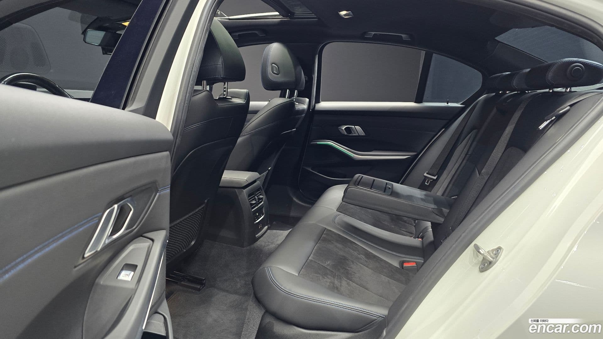 Main__Slider__Photo:3-Series BMW 2021.10-11