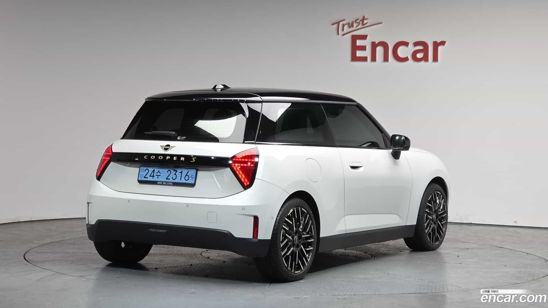 Cooper Mini 2024.11-OUTER-002