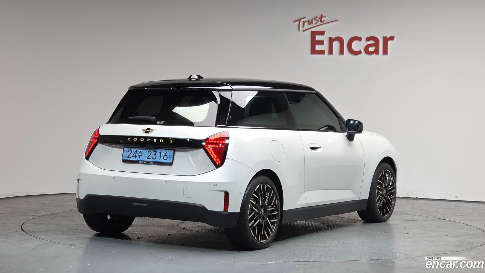 Main__Slider__Photo:Cooper Mini 2024.11-1