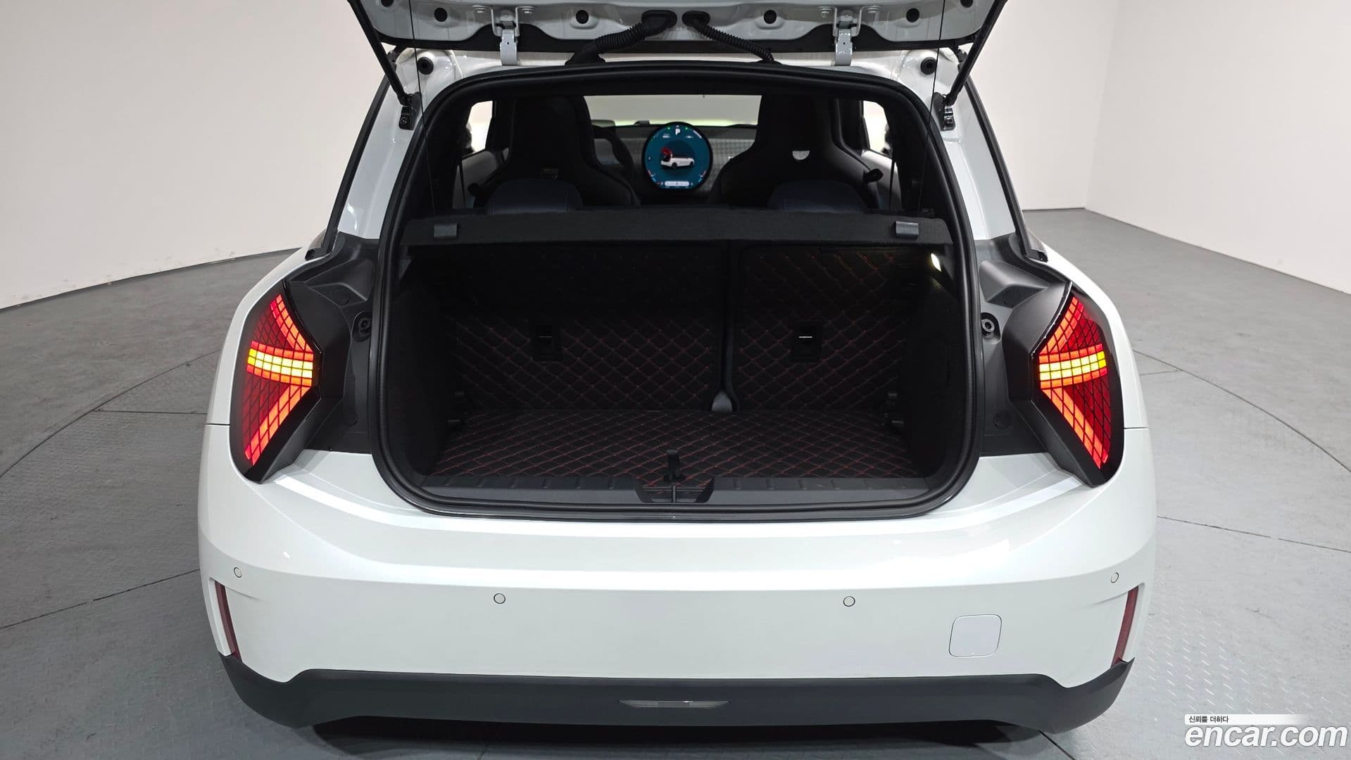 Main__Slider__Photo:Cooper Mini 2024.11-19