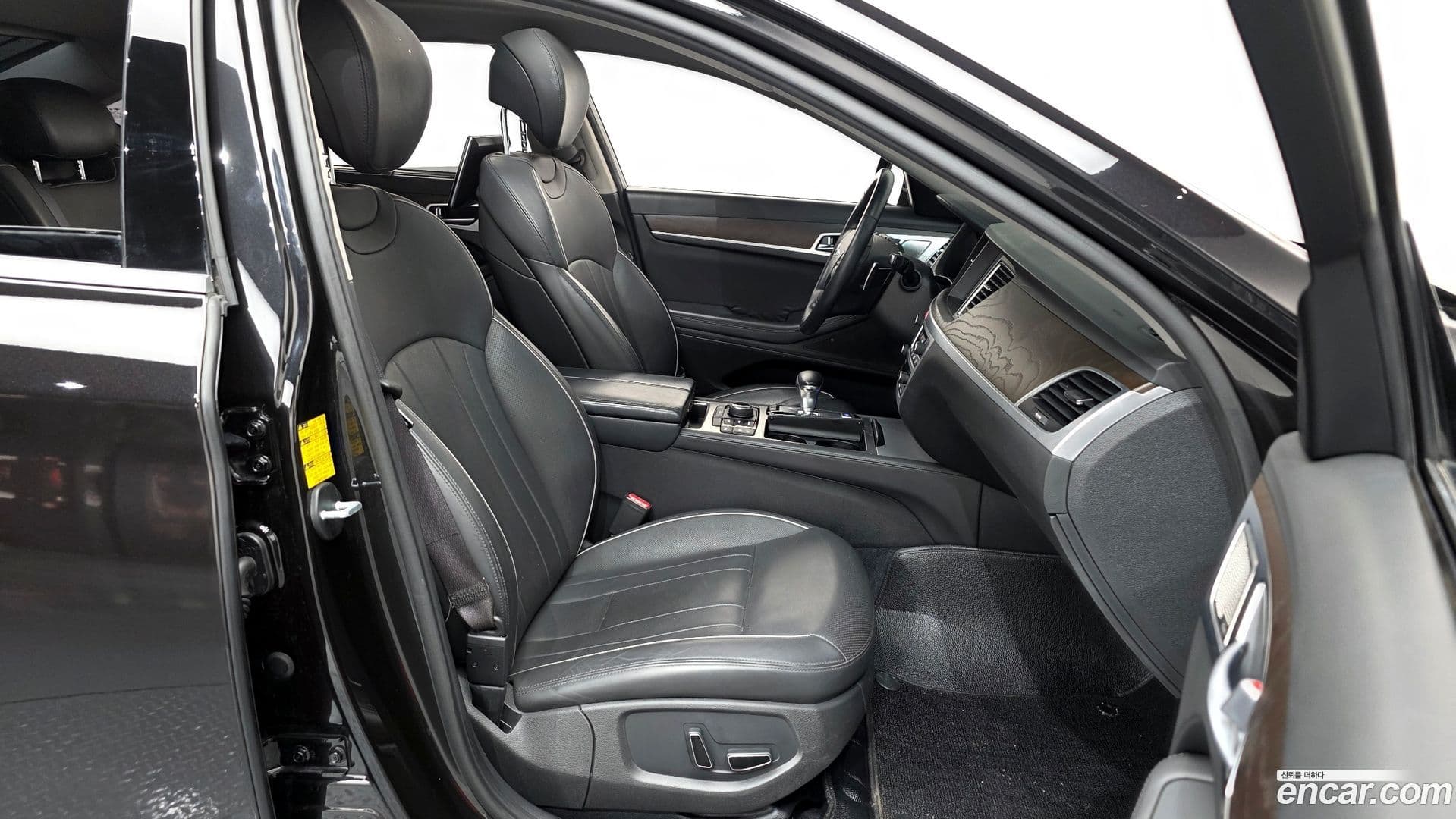 Main__Slider__Photo:G80 Genesis 2019.1-10