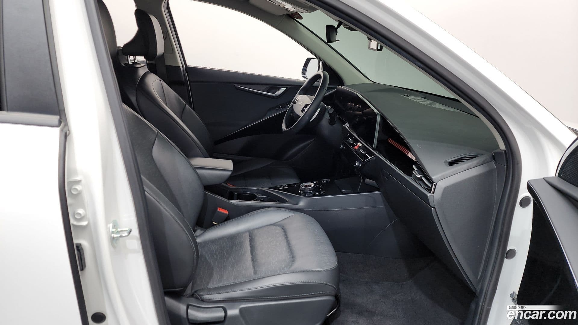 Main__Slider__Photo:Niro Kia 2022.11-9