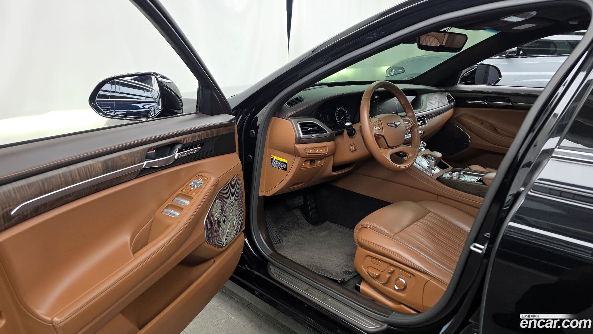 Main__Slider__Photo:G90 Genesis 2021.1-4