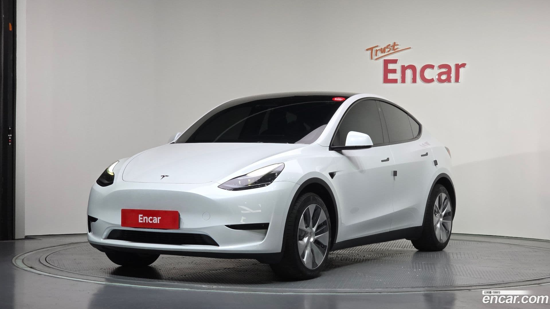 Main__Slider__Photo:Model Y Tesla 2023.7-0