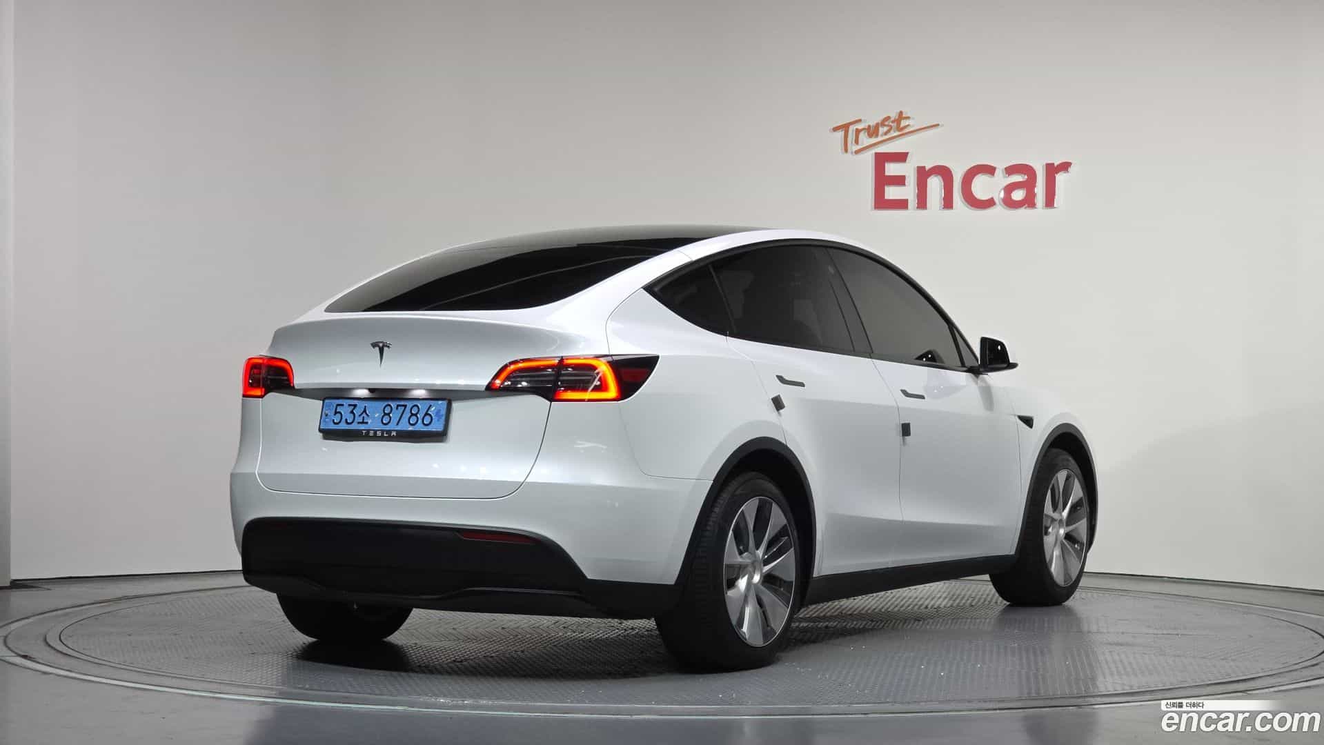 Model Y Tesla 2023.7-OUTER-002