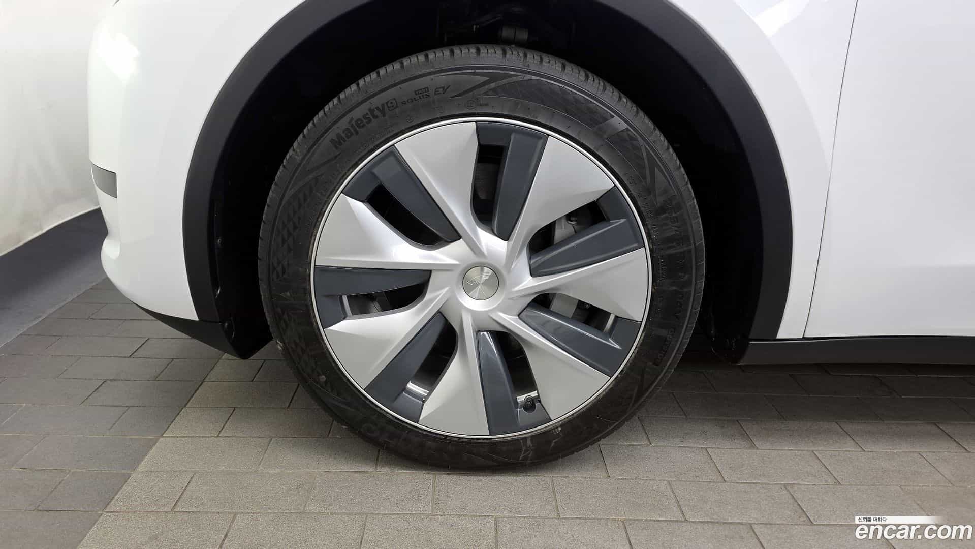 Model Y Tesla 2023.7-OUTER-005