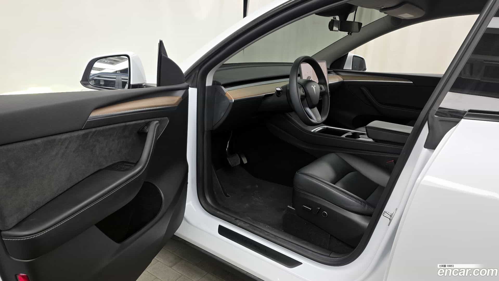 Model Y Tesla 2023.7-INNER-010