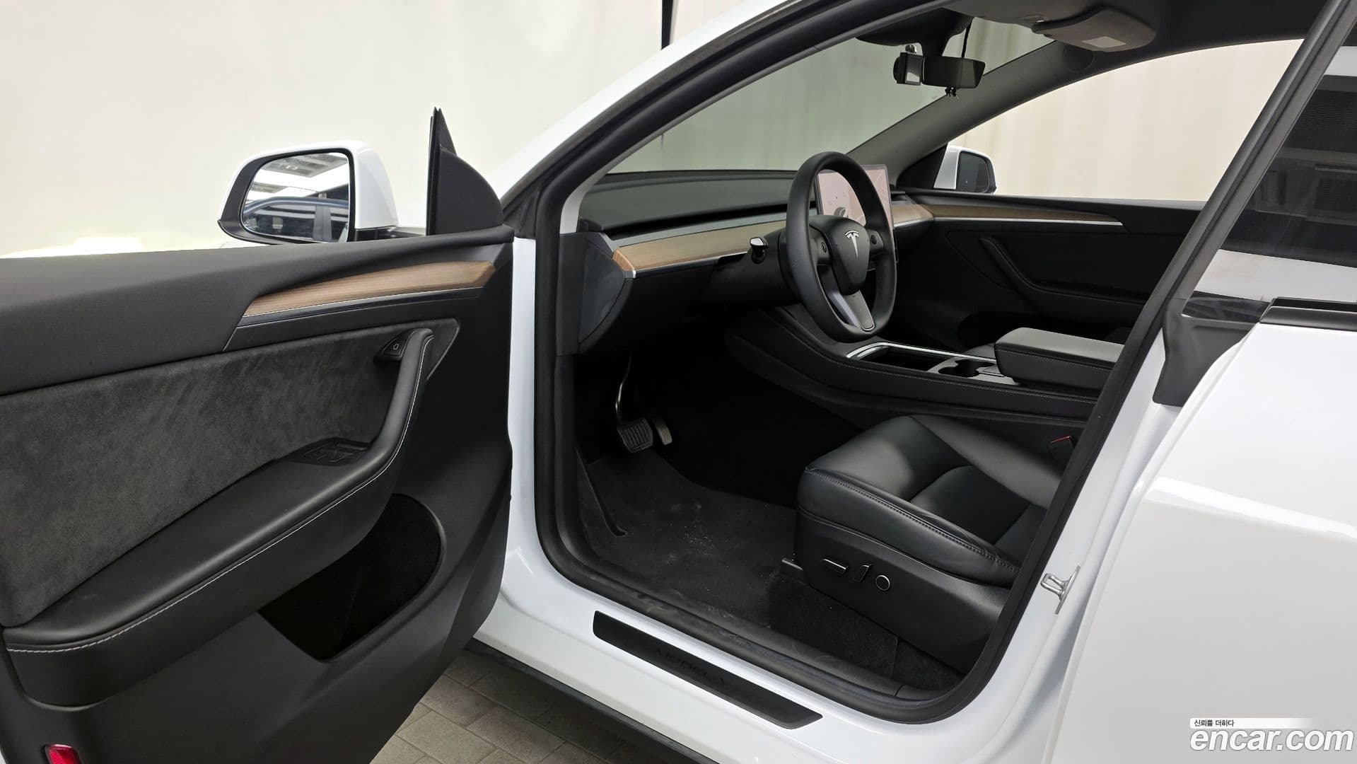 Main__Slider__Photo:Model Y Tesla 2023.7-9