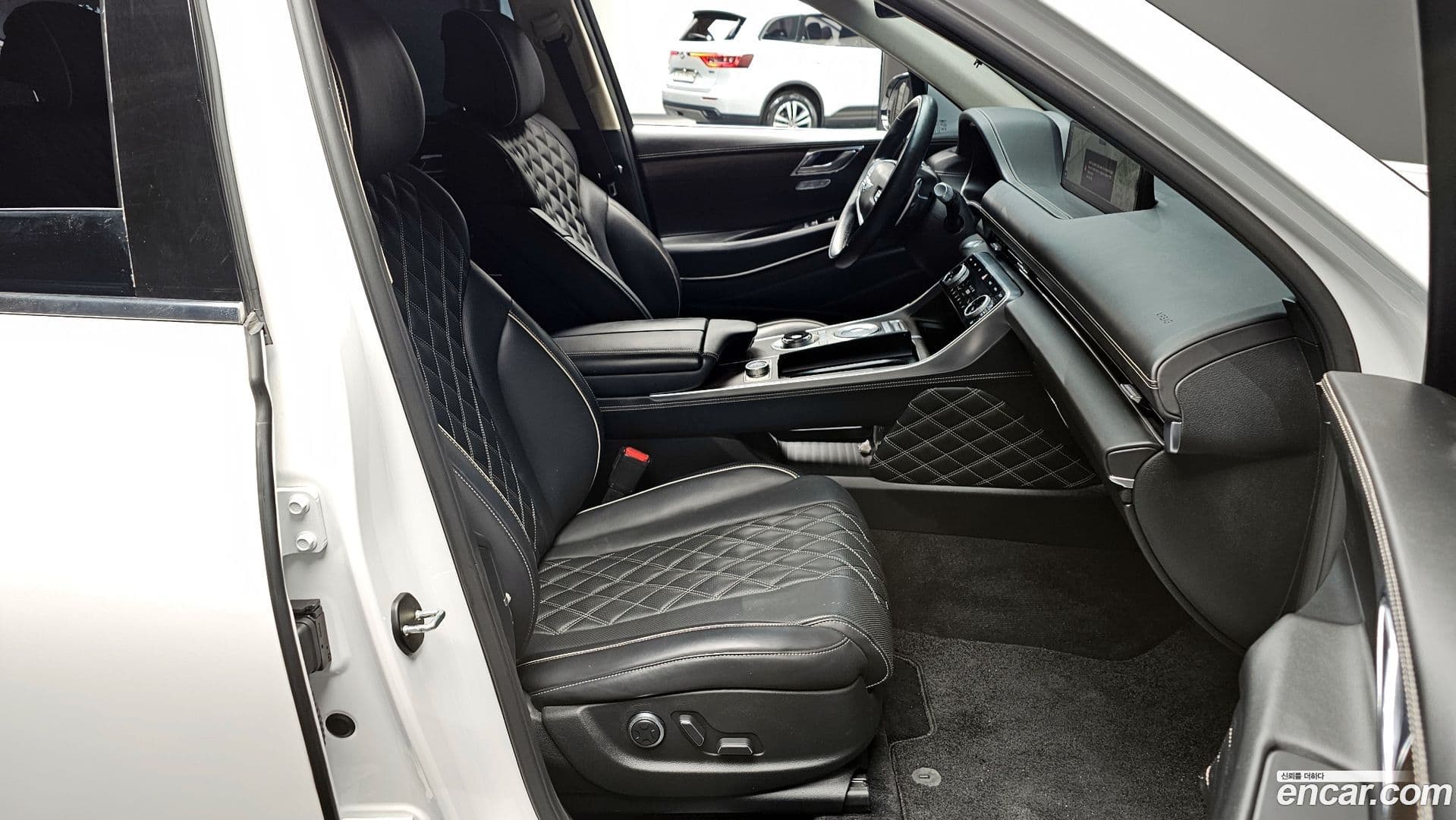 Main__Slider__Photo:GV80 Genesis 2022.9-9