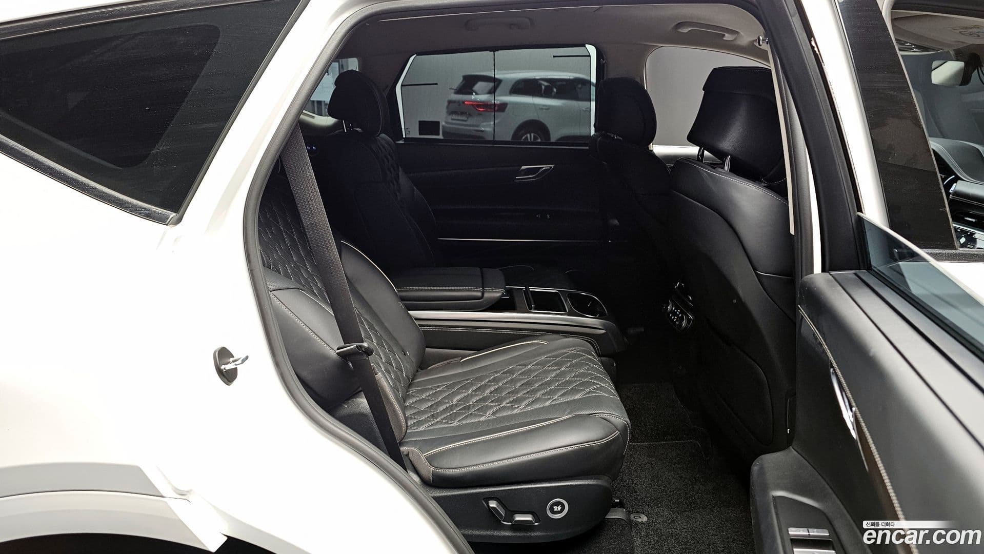 Main__Slider__Photo:GV80 Genesis 2022.9-10