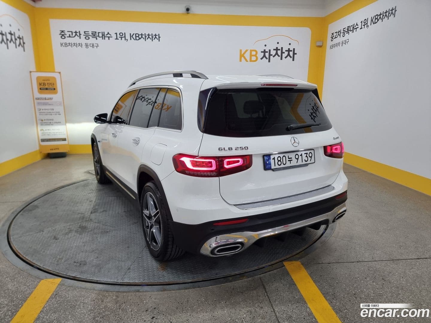 Main__Slider__Photo:GLB-Class Mercedes-Benz 2021.0-1