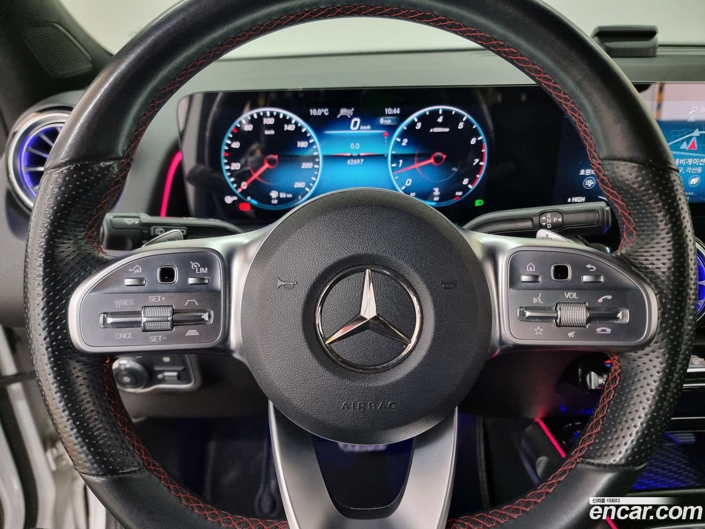 Main__Slider__Photo:GLB-Class Mercedes-Benz 2021.0-12