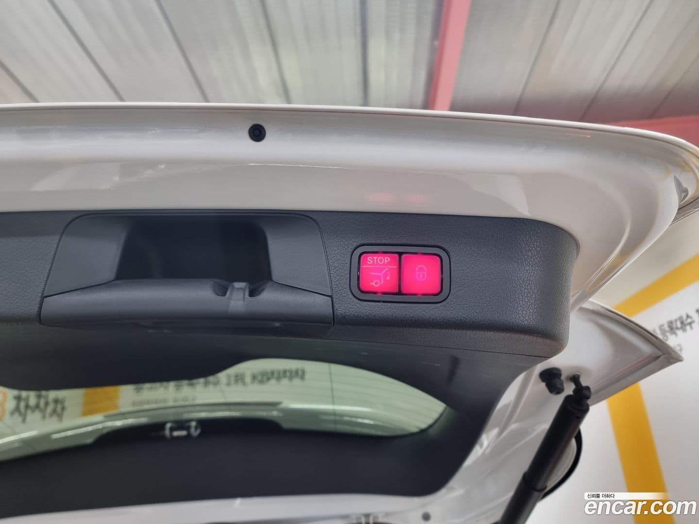 Main__Slider__Photo:GLB-Class Mercedes-Benz 2021.0-16