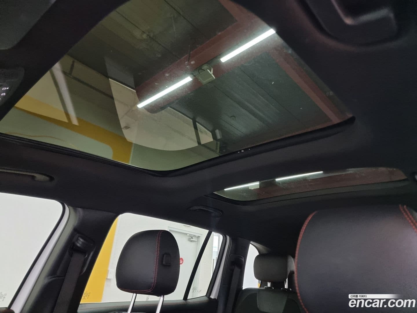 Main__Slider__Photo:GLB-Class Mercedes-Benz 2021.0-17