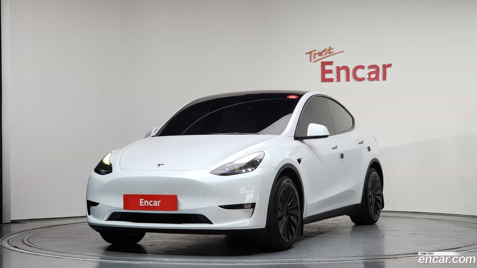 Model Y Tesla 2023.10-OUTER-001