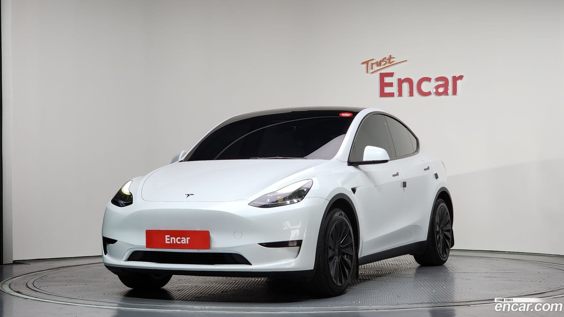 Main__Slider__Photo:Model Y Tesla 2023.10-0