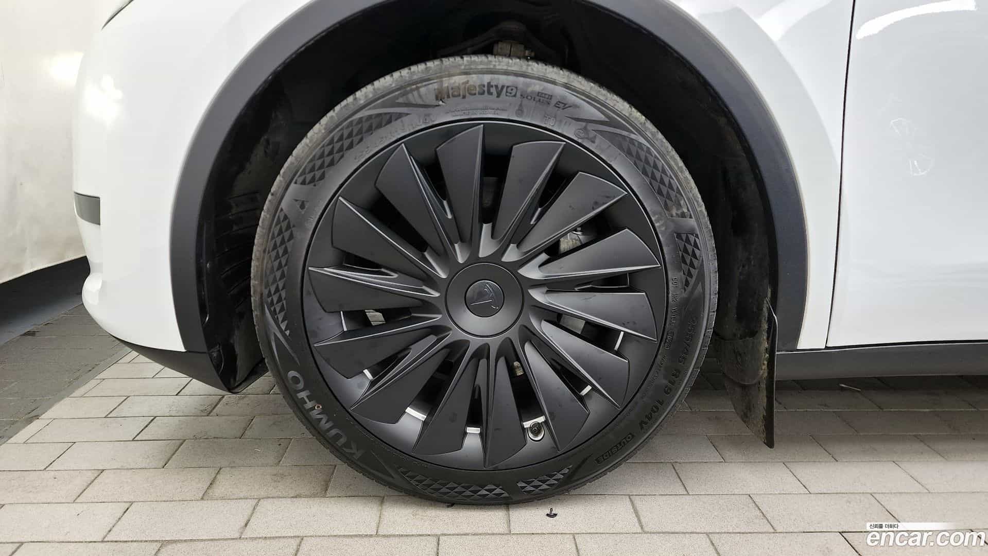 Model Y Tesla 2023.10-OUTER-005