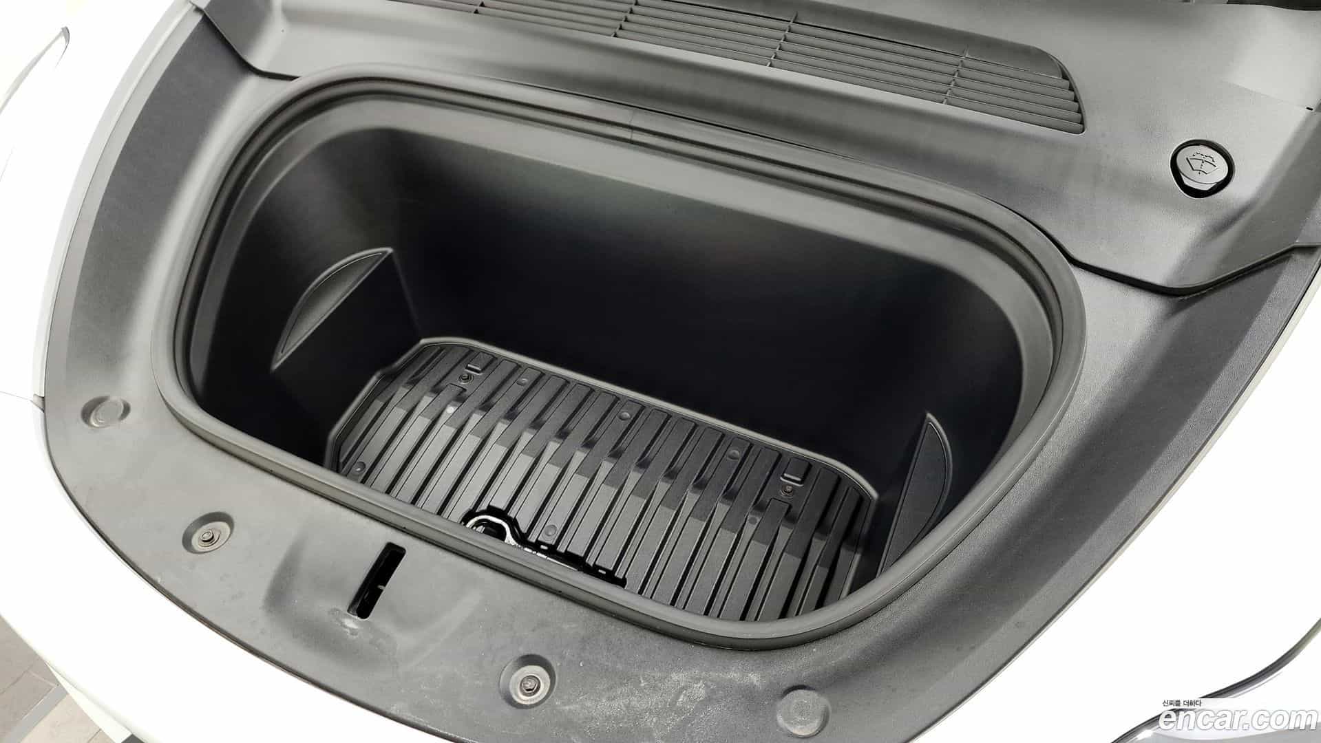 Model Y Tesla 2023.10-OUTER-006