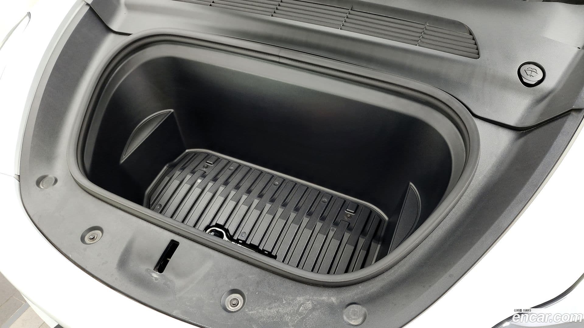 Main__Slider__Photo:Model Y Tesla 2023.10-5