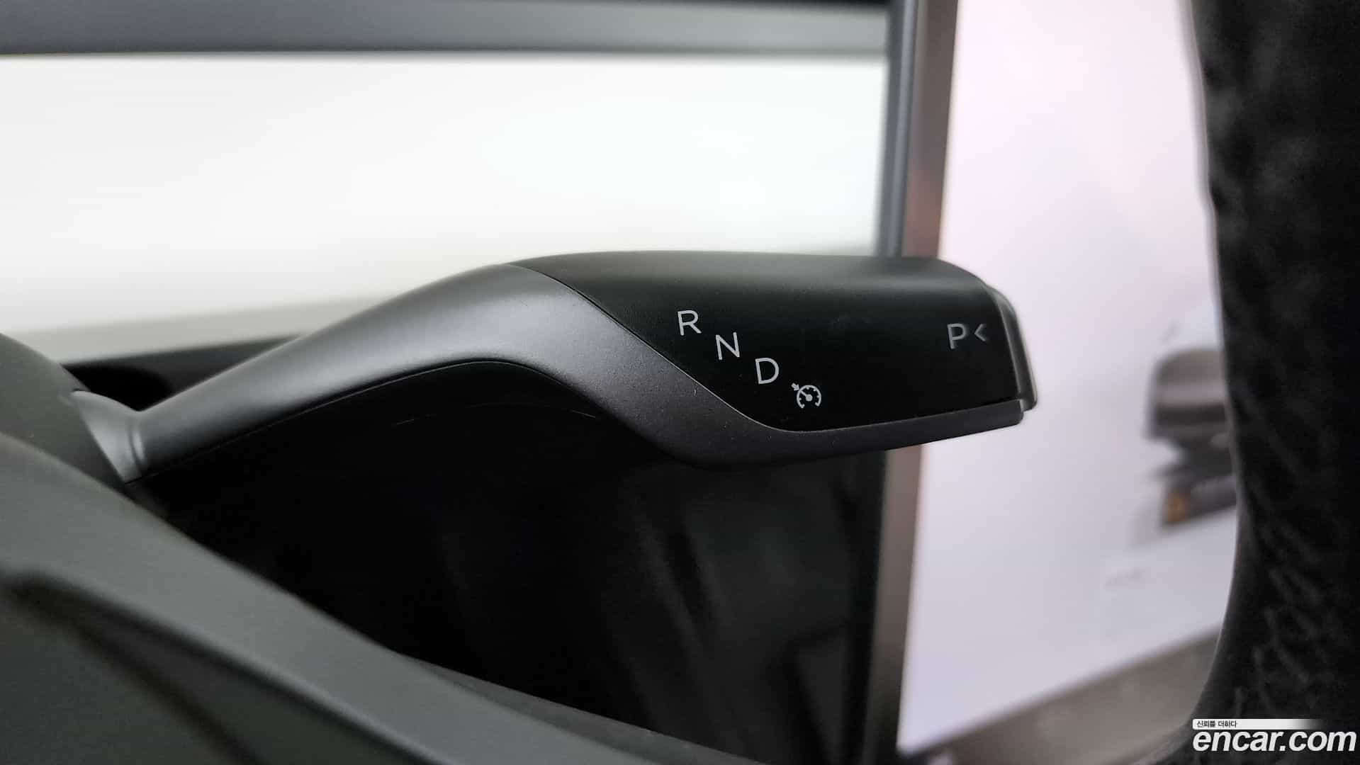 Model Y Tesla 2023.10-INNER-009