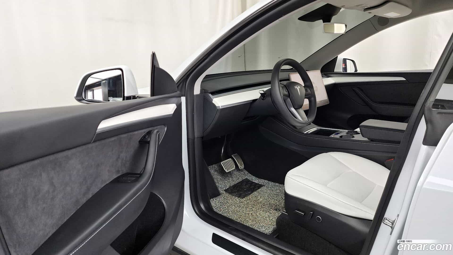 Model Y Tesla 2023.10-INNER-010