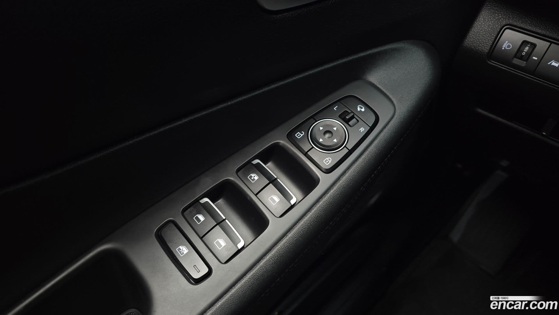 Main__Slider__Photo:Santafe Hyundai 2021.5-16