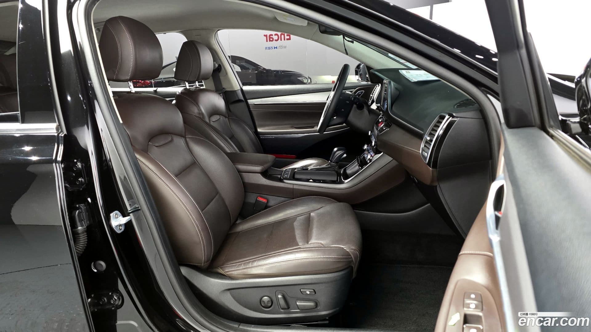 Main__Slider__Photo:Grandeur Hyundai 2019.3-10