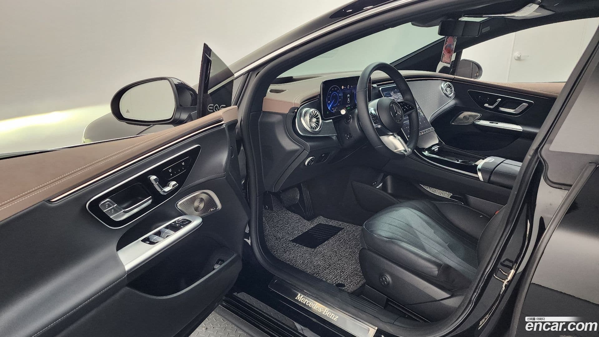 Main__Slider__Photo:EQE Mercedes-Benz 2023.2-9