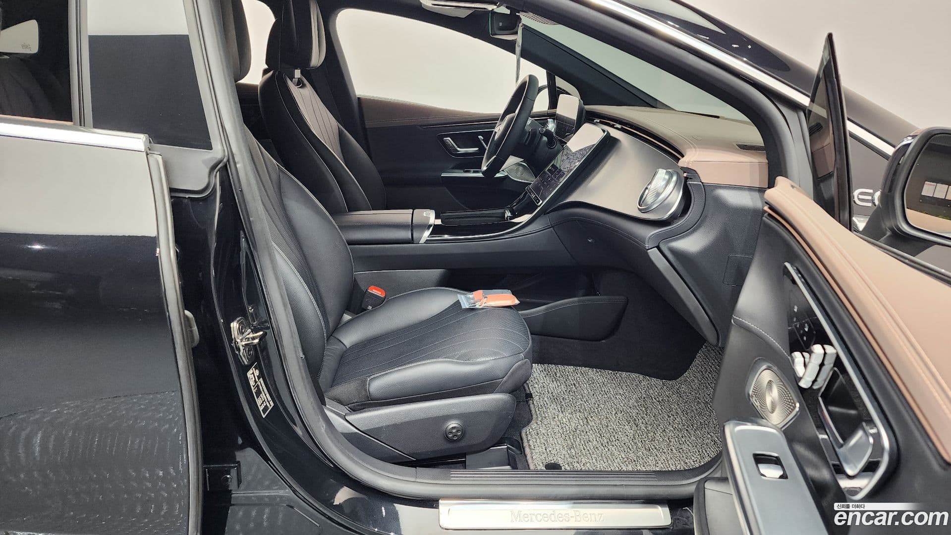 Main__Slider__Photo:EQE Mercedes-Benz 2023.2-10