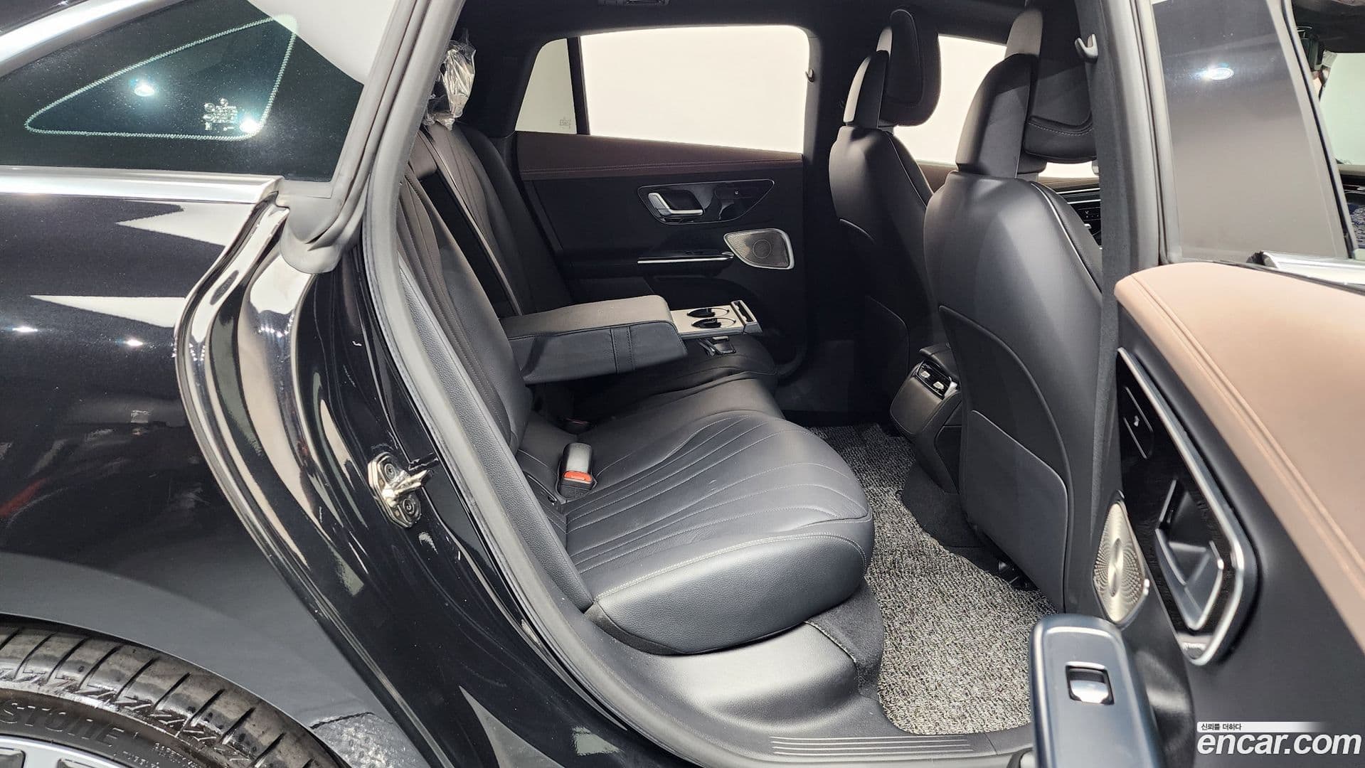 Main__Slider__Photo:EQE Mercedes-Benz 2023.2-11