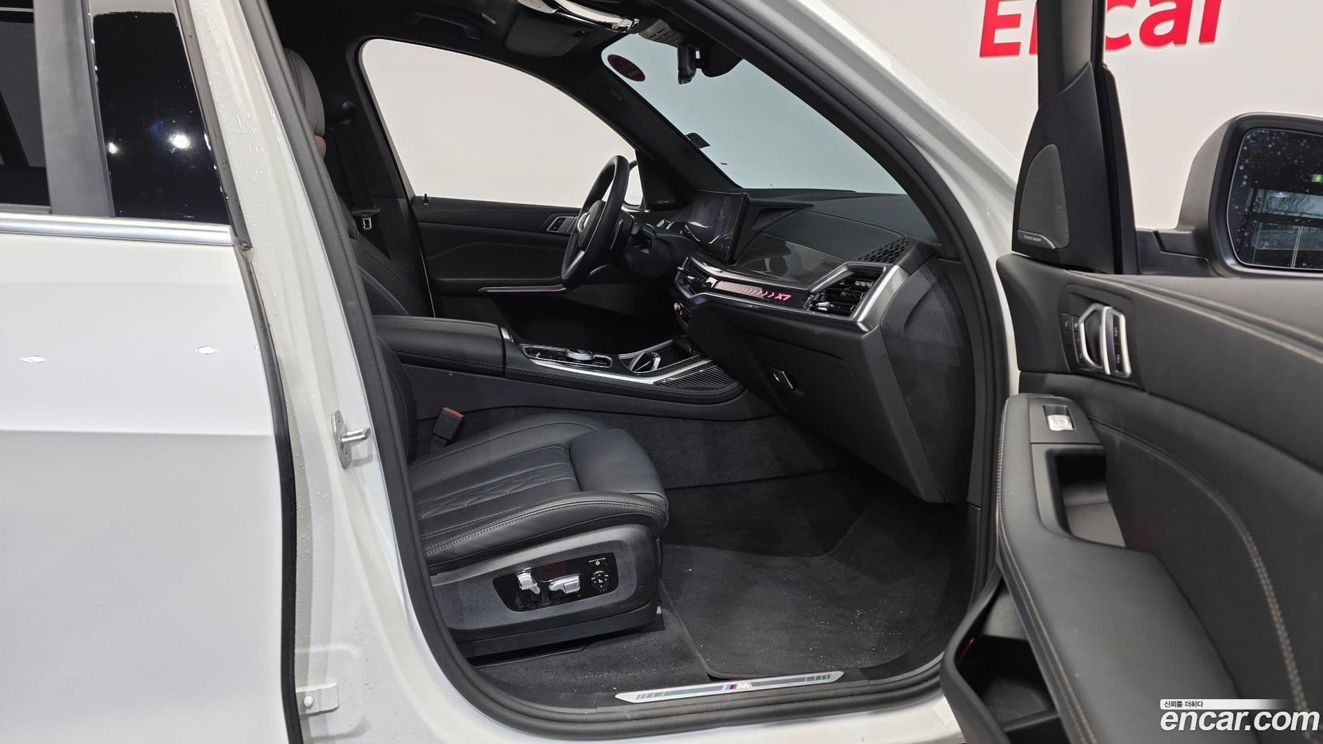 Main__Slider__Photo:X7 BMW 2025.1-10