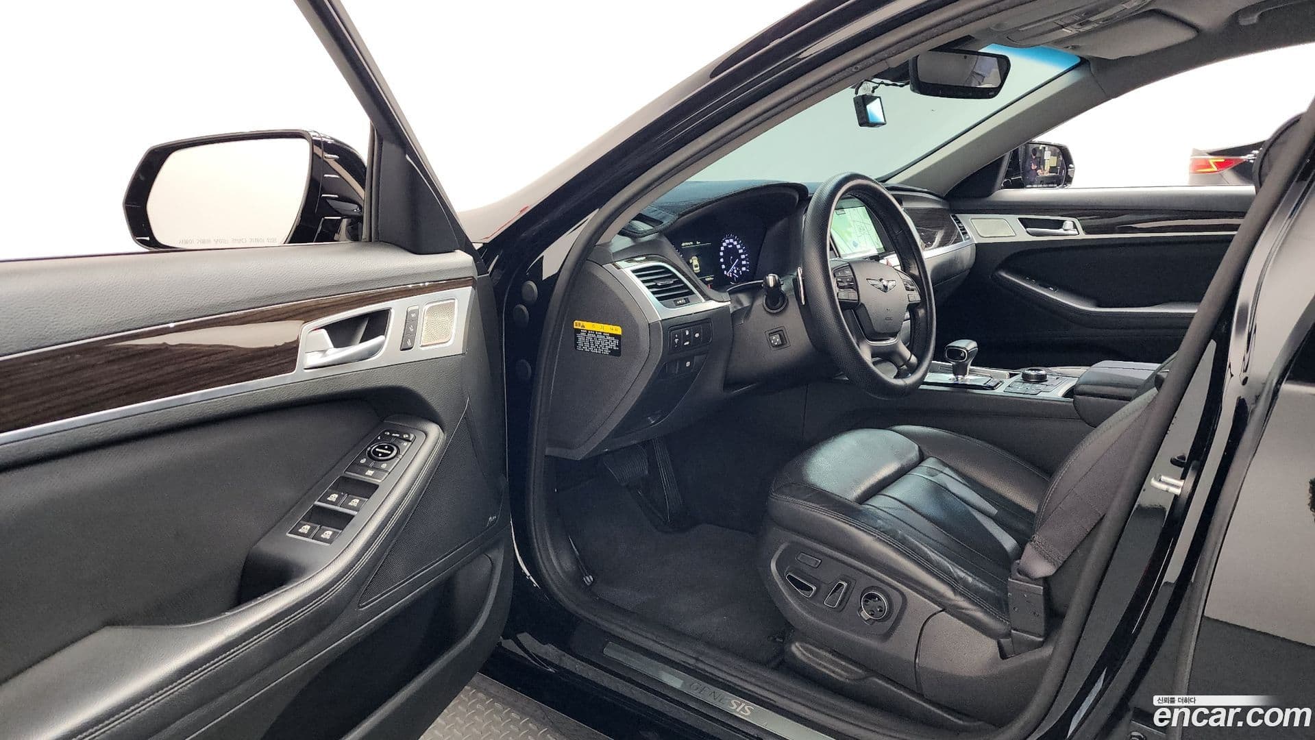 Main__Slider__Photo:G80 Genesis 2016.6-9