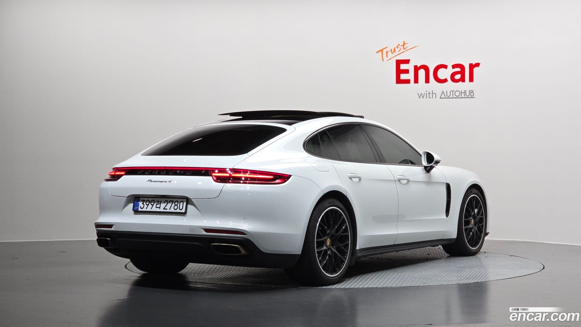 Main__Slider__Photo:Panamera Porsche 2018.2-1