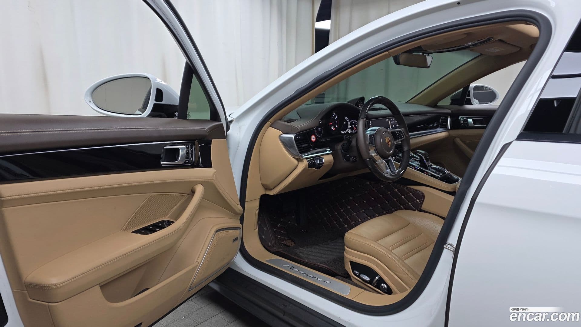 Main__Slider__Photo:Panamera Porsche 2018.2-9