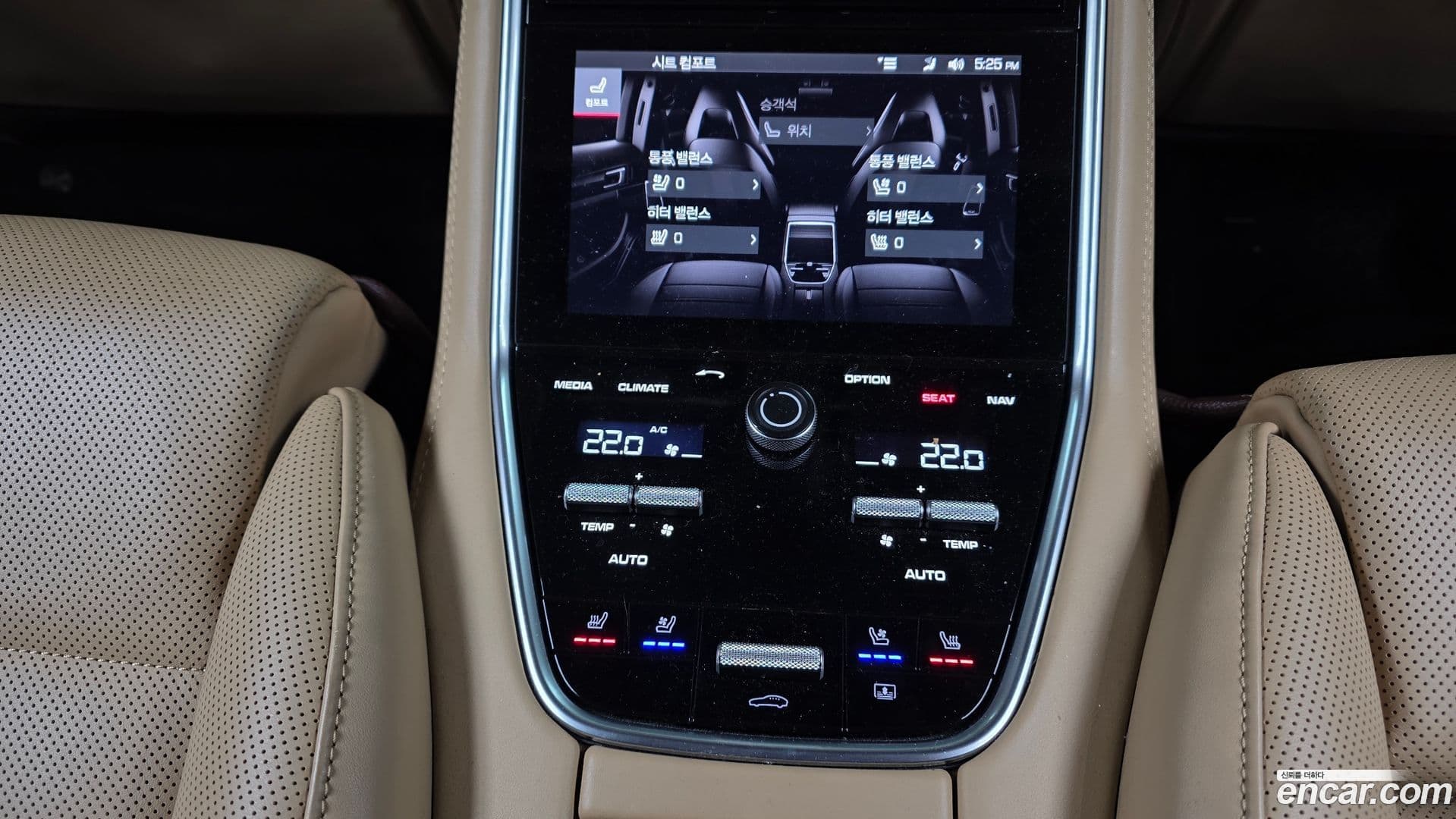 Main__Slider__Photo:Panamera Porsche 2018.2-17