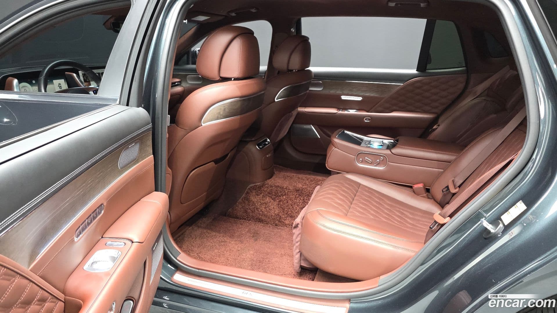 Main__Slider__Photo:G90 Genesis 2024.1-11