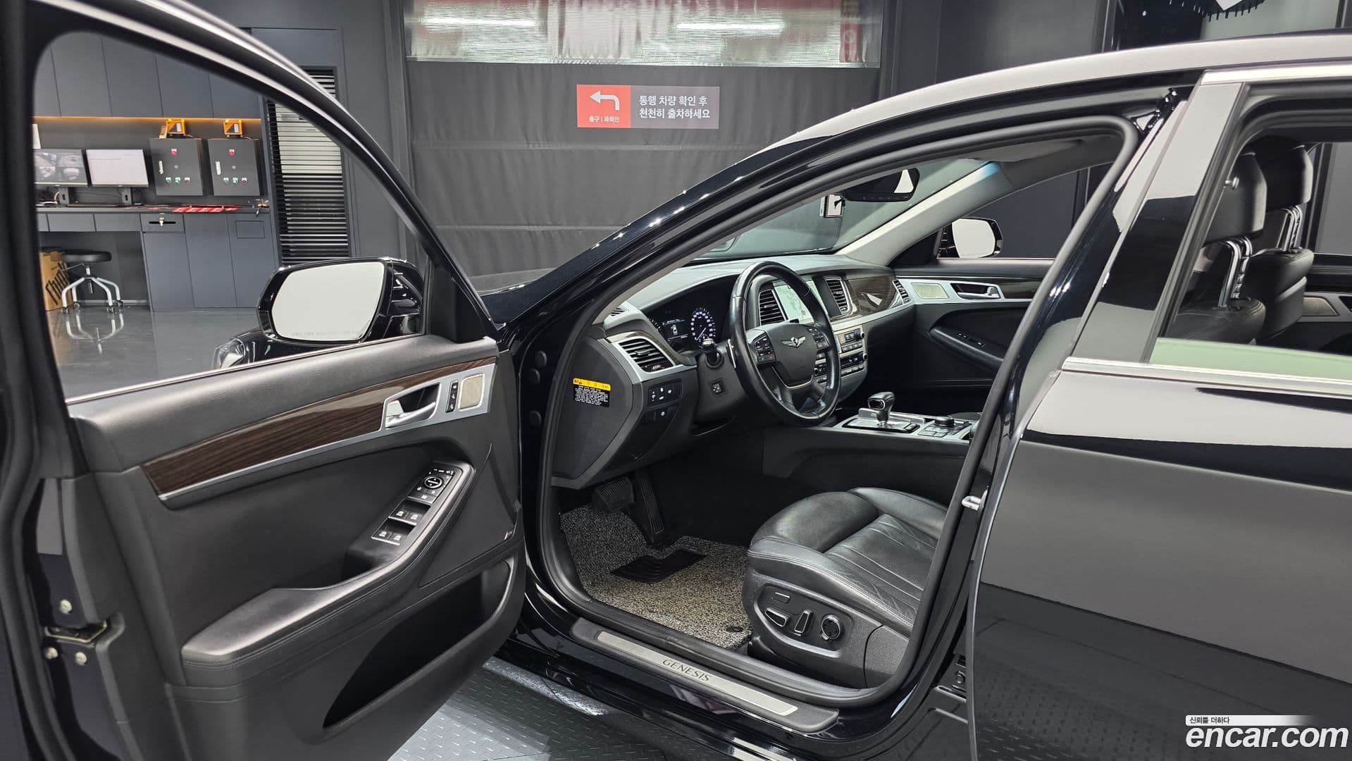 Main__Slider__Photo:G80 Genesis 2016.7-10