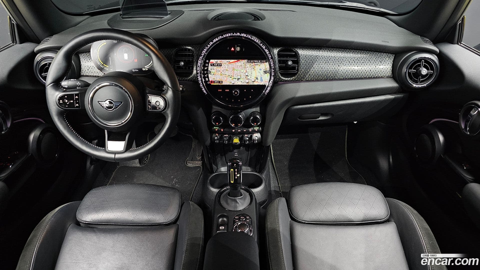 Main__Slider__Photo:Cooper Mini 2022.4-6