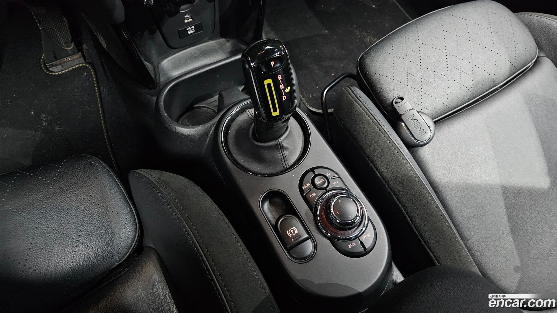 Main__Slider__Photo:Cooper Mini 2022.4-8